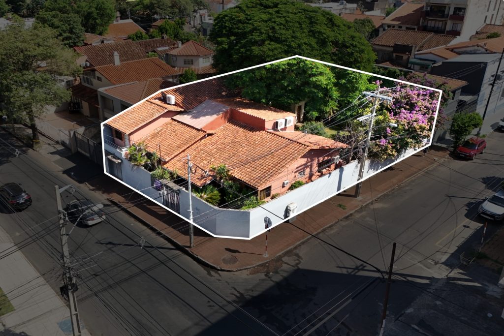 En venta Propiedad en Esquina con Amplio Terreno en Azara – 595 m²