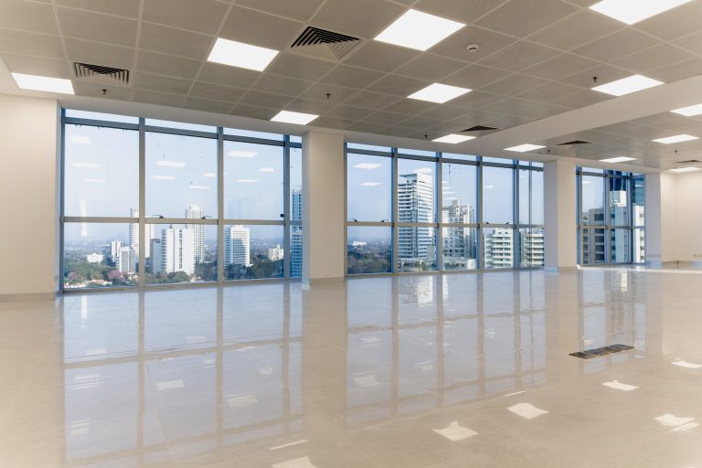 En venta oficina corporativa en edificio Skypark