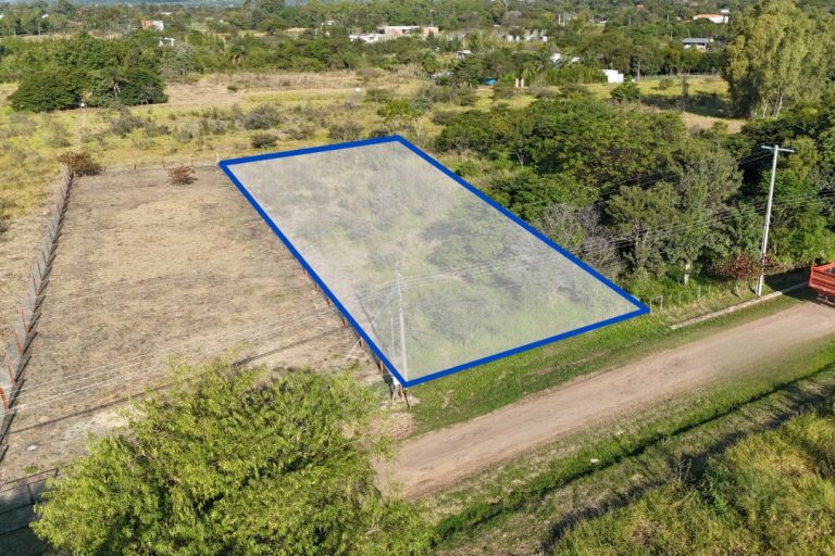 En venta terreno en Surubi’i