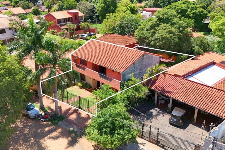 Casa en venta en Luque: Ideal para vivir o invertir
