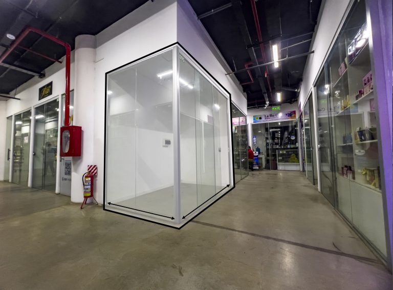 En venta salón comercial + cochera + deposito