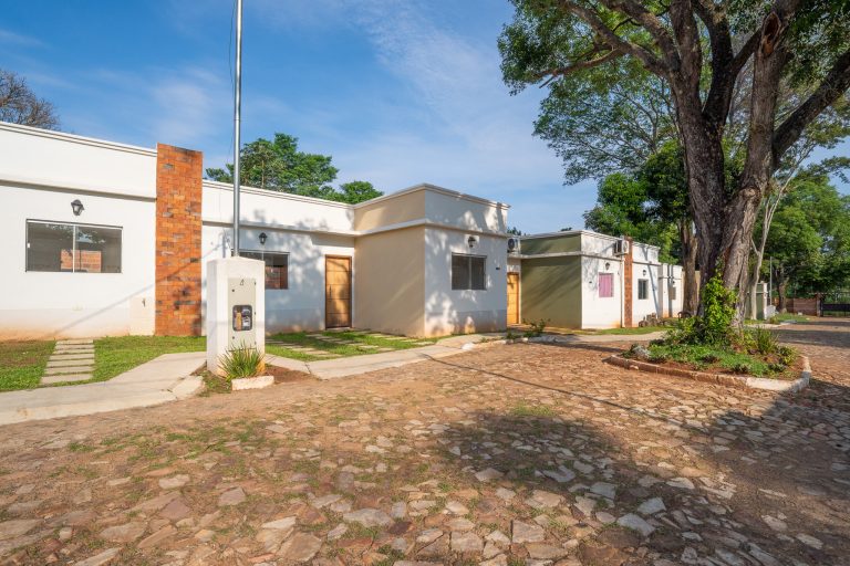 Chalet en venta en el barrio cerrado “El Bosque” – Luque