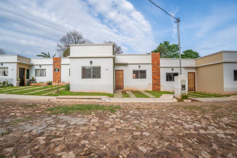 Chalet en venta en el barrio cerrado “El Bosque” – Luque