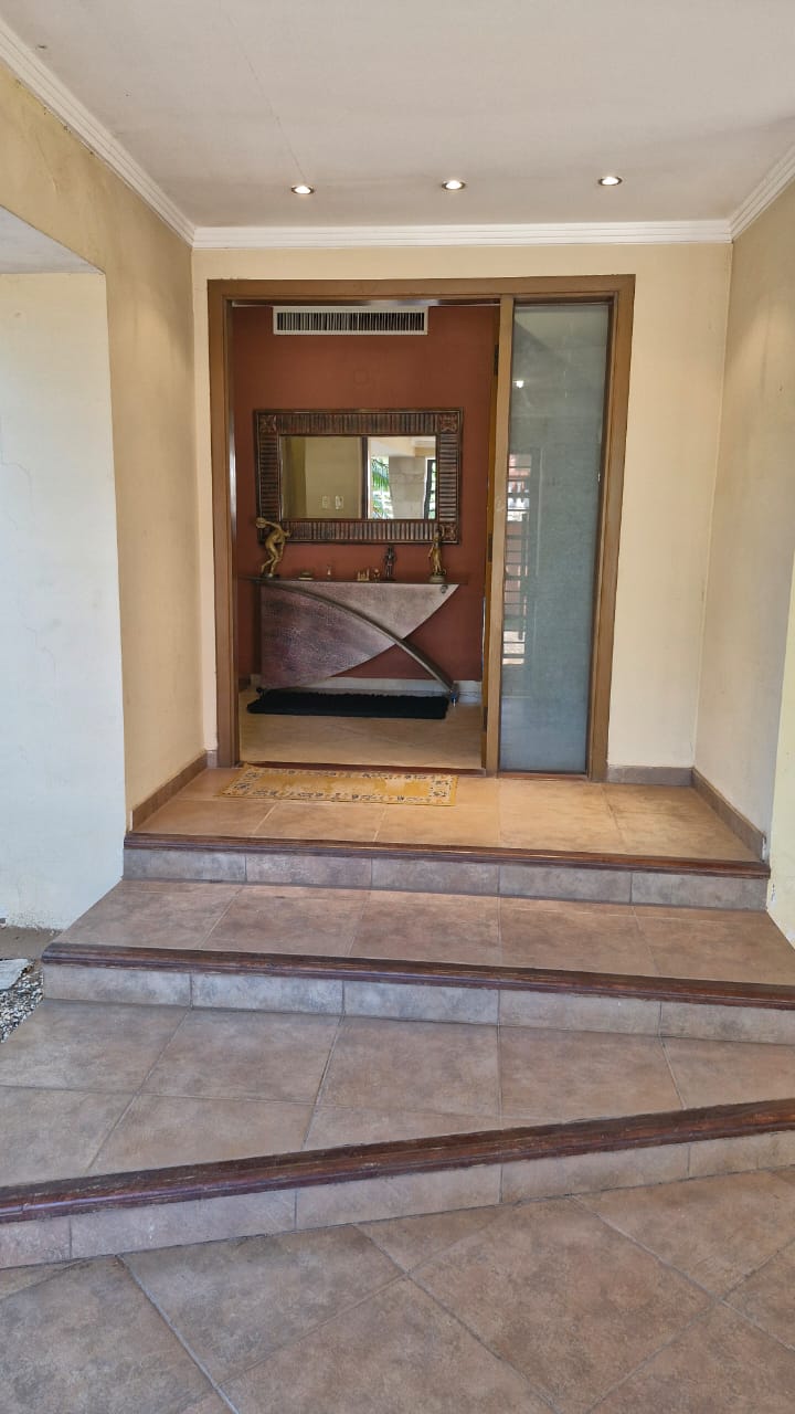 En venta – Casa en barrio Mburucuya