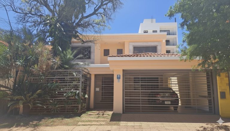 En venta – Casa en barrio Mburucuya