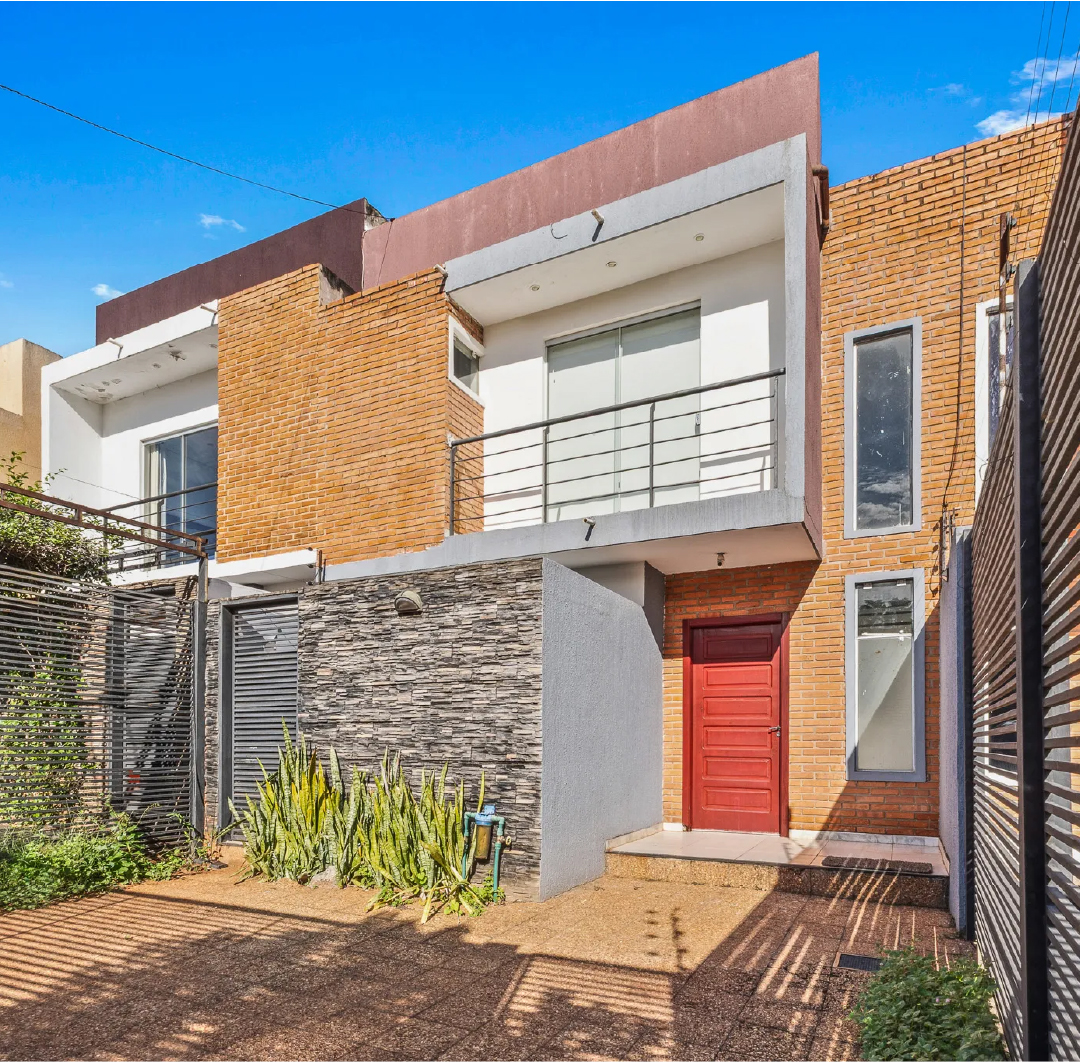 https---ultrarealestate.com.py-propiedad-duplex-con-piscina-en-jardin-de-oro-luque-#