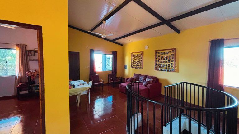 En Venta Amplia Residencia Familiar con Gran Patio y Quincho en Villa Elisa
