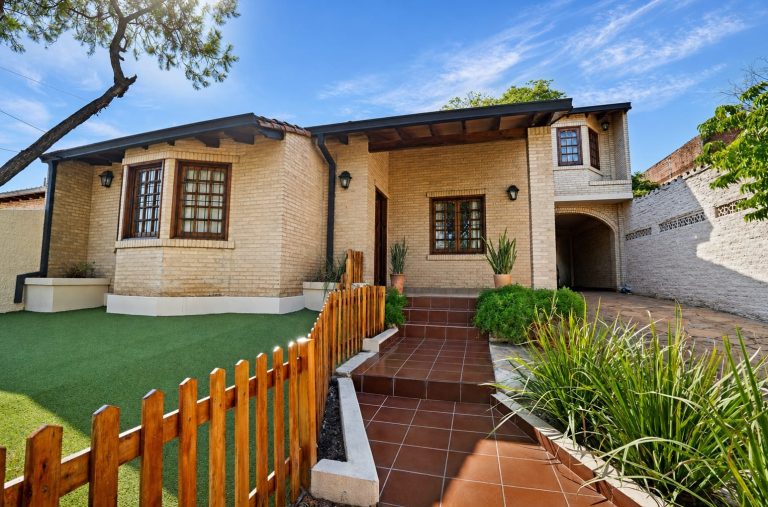 CASA EN VENTA LAMBARE – SOBRE AV.CARRETERA DE LOPEZ