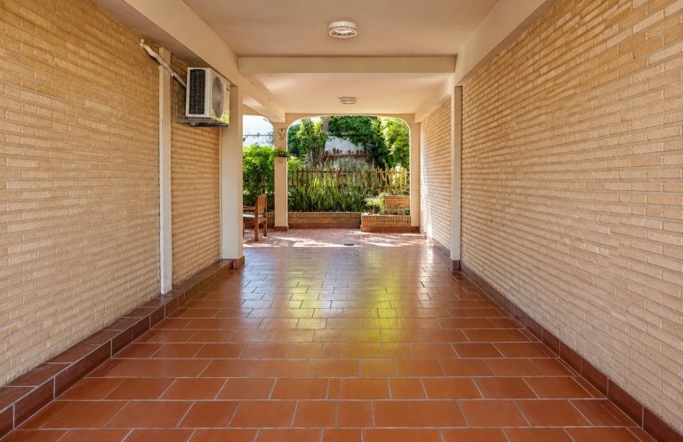 CASA EN VENTA LAMBARE – SOBRE AV.CARRETERA DE LOPEZ