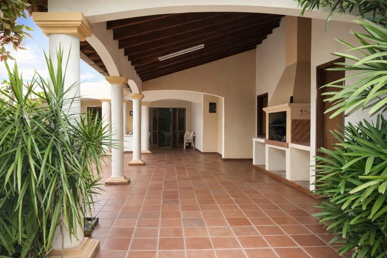 CASA EN VENTA -SAN VICENTE-SOBRE AV.GRAL SANTOS