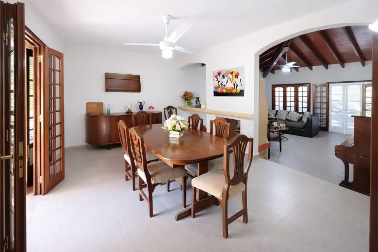 CASA EN VENTA -SAN VICENTE-SOBRE AV.GRAL SANTOS