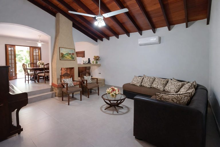 CASA EN VENTA -SAN VICENTE-SOBRE AV.GRAL SANTOS