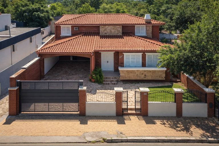 CASA EN VENTA -SAN VICENTE-SOBRE AV.GRAL SANTOS
