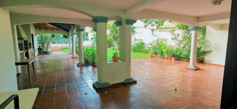 CASA EN VENTA -SAN VICENTE-SOBRE AV.GRAL SANTOS